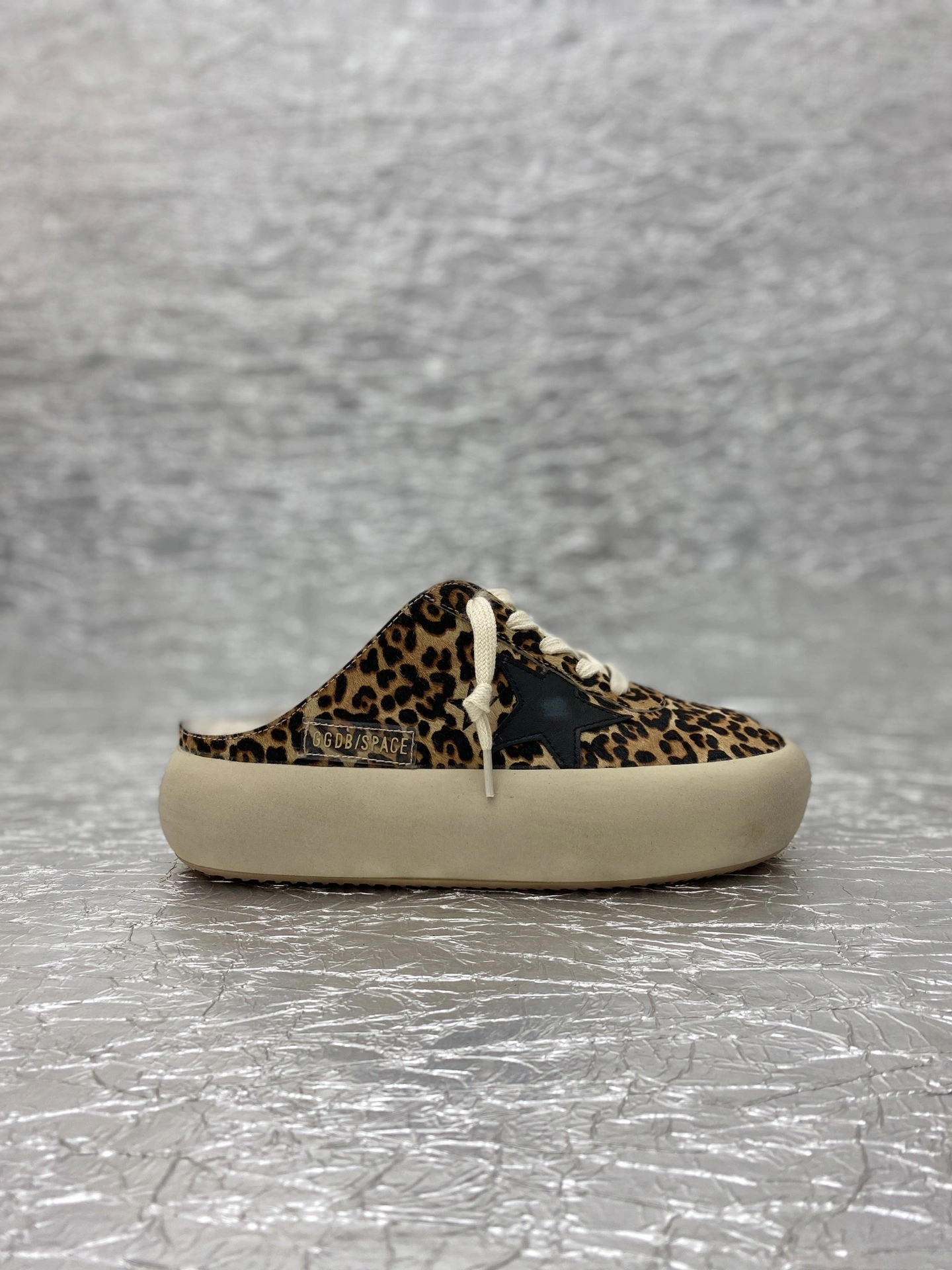 OOBB-- 6642 GWF00349.F003000.81472 Space cowhide item:E-X362J2909T